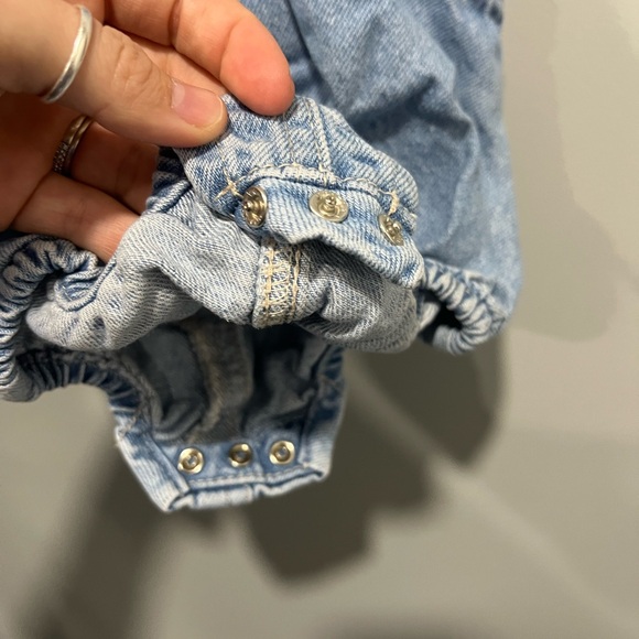 Old navy onesie overall bibs 18-24 months - Picture 3 of 6